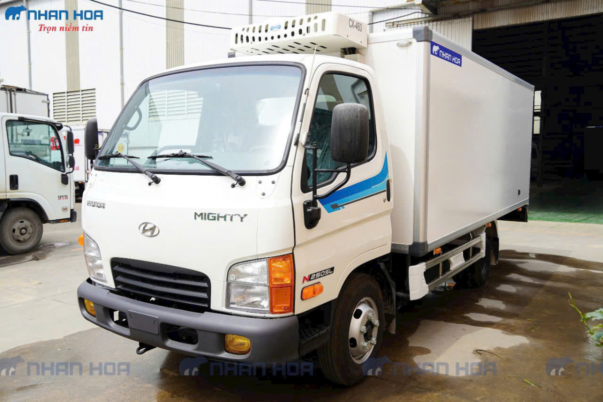 Hyundai N250SL đông lạnh – Xe tải 1.95 tấn thùng dài 4.4m