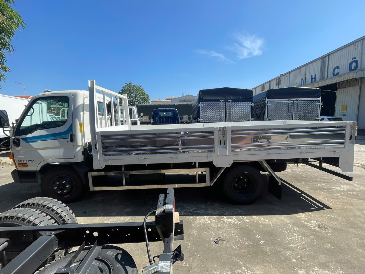 Hyundai N550LA Thùng Lửng 2.7T – Vận Tải Chuyên Nghiệp – LOGISTIC